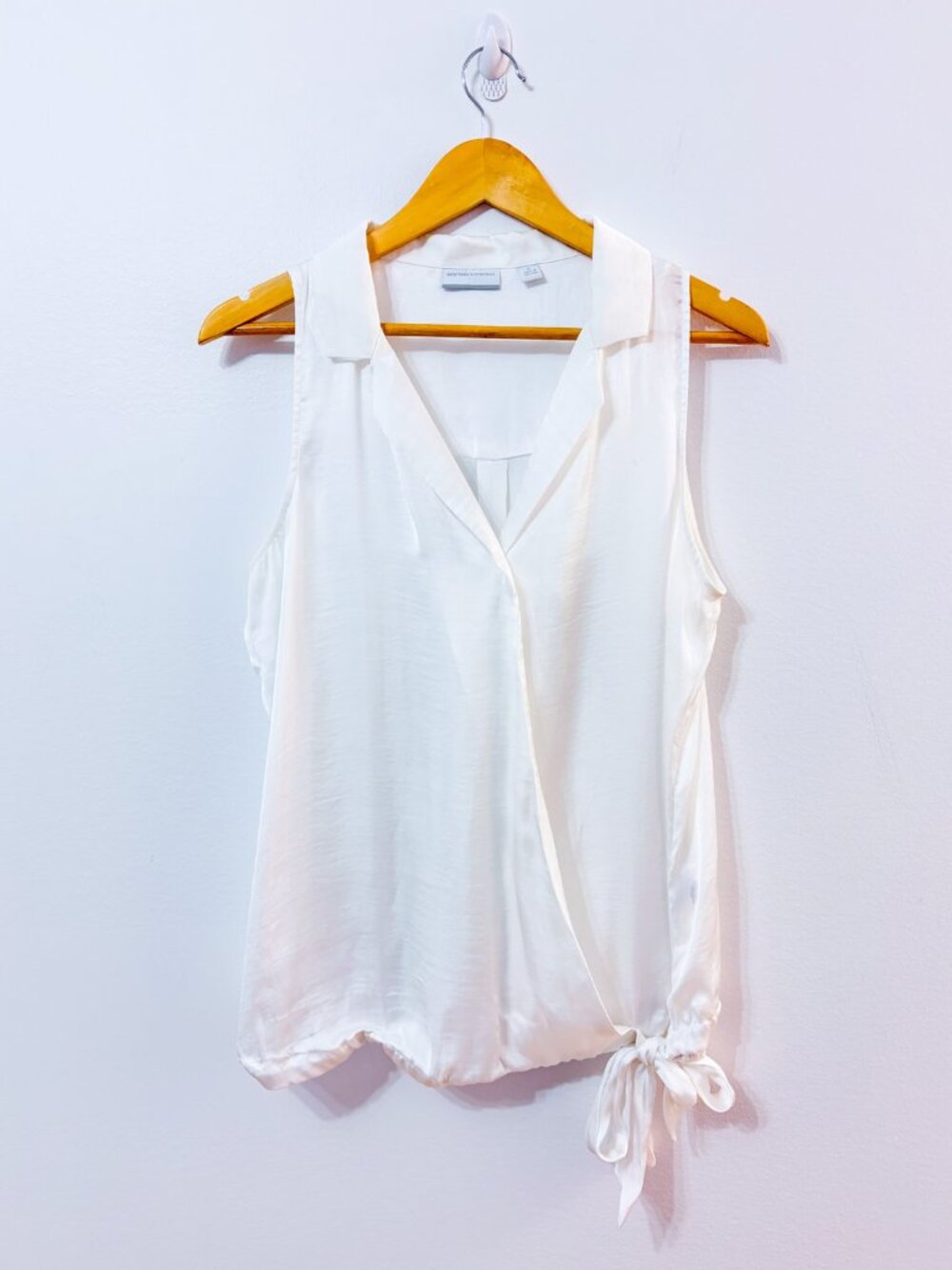 NEW YORK & COMPANY White Satin Blouse | Sleeveless Office | Medium